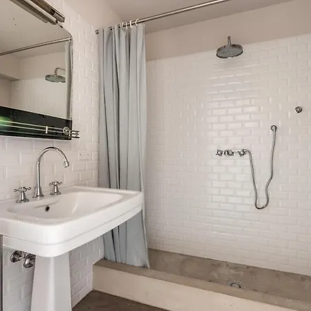 Apartment Quiet Roomy Studio Navigli- Porta Genova *